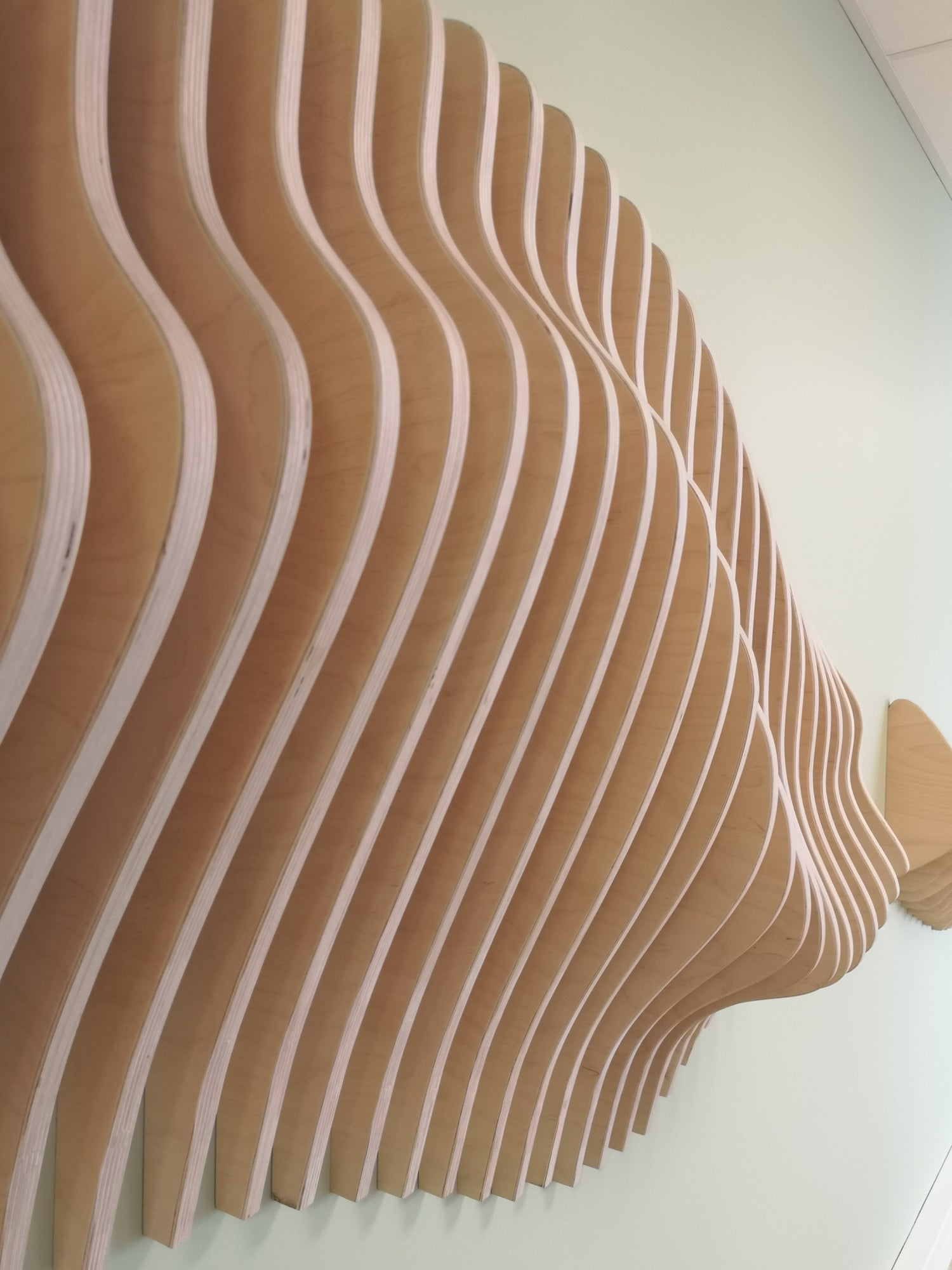 Vague - Sculpture bois pour la Mairie Avignon -Aménagement sur mesure -